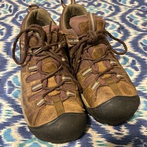 GUC Women's Keen hiking shoes